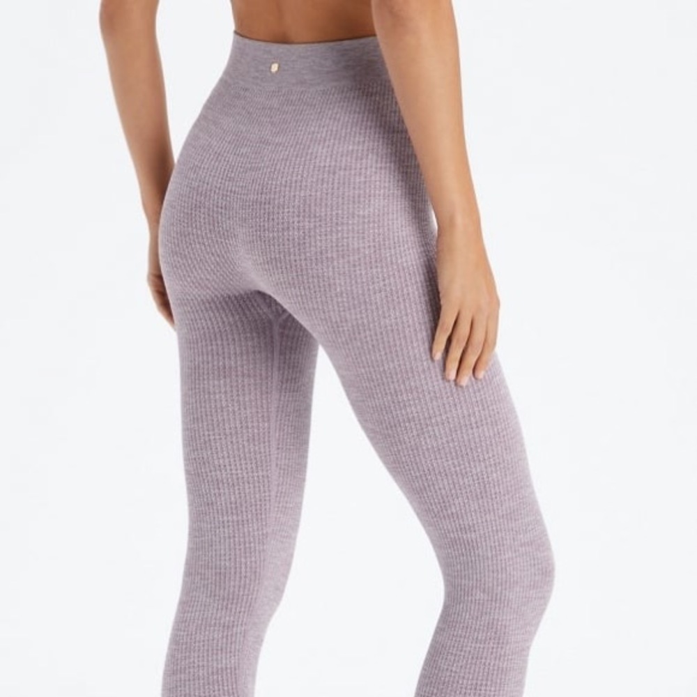 Fabletics 2 Piece Set - Picture 3 of 3